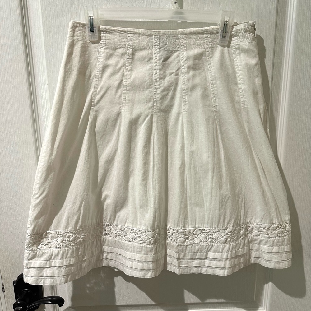 Banana Republic White A-Line Skirt with Pintuck & Lace Trim